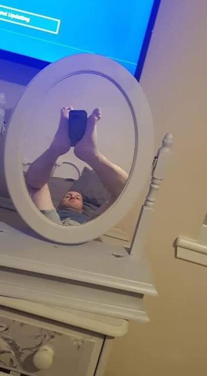 Hết hồn với các kiểu tạo dáng selfie trước gương, ai yếu tim nhìn là sợ xanh mặt - 8