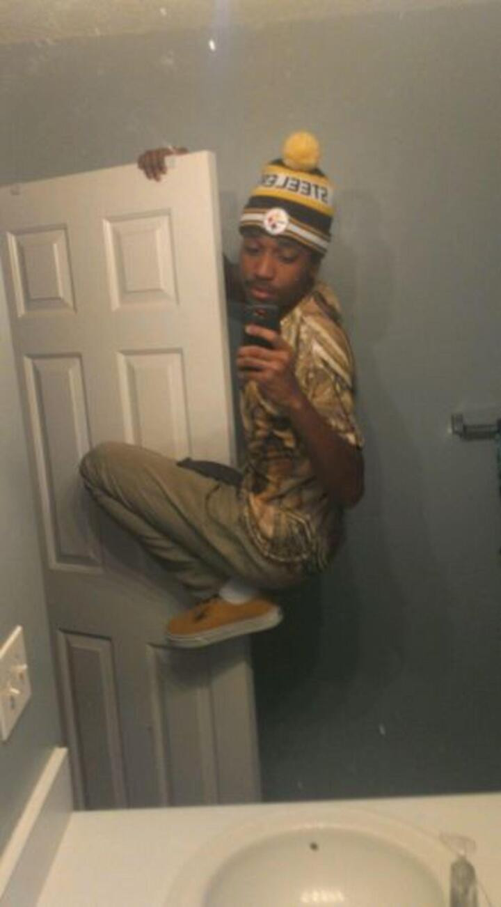 Hết hồn với các kiểu tạo dáng selfie trước gương, ai yếu tim nhìn là sợ xanh mặt - 7