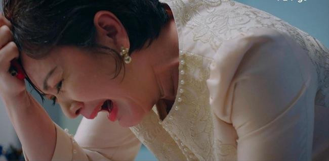 'Thương ngày nắng về' có cảnh che mưa giống hệt phim 'Bộ bộ kinh tâm'