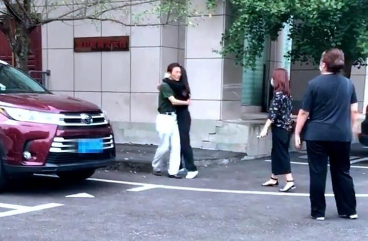 Nỗi đau xé lòng của sao nữ Cbiz: Mẹ qua đời oan ức, hung thủ chỉ chịu mức án nhẹ - 5