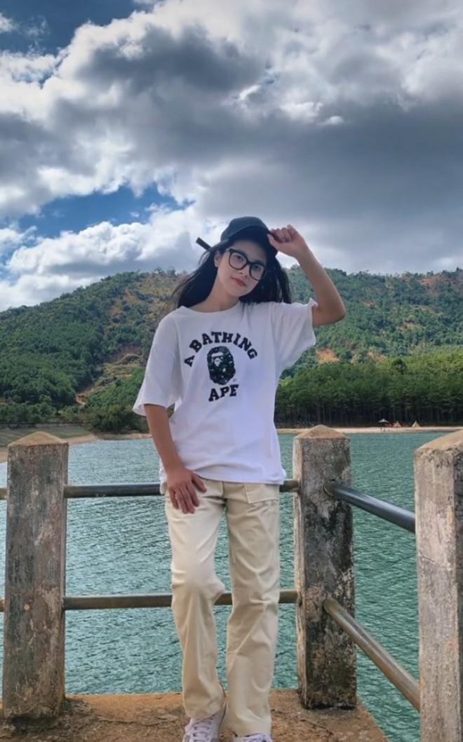 Tan chảy với nụ cười tỏa nắng của cô bạn câm điếc bẩm sinh, 7 tuổi phải xa nhà - 7