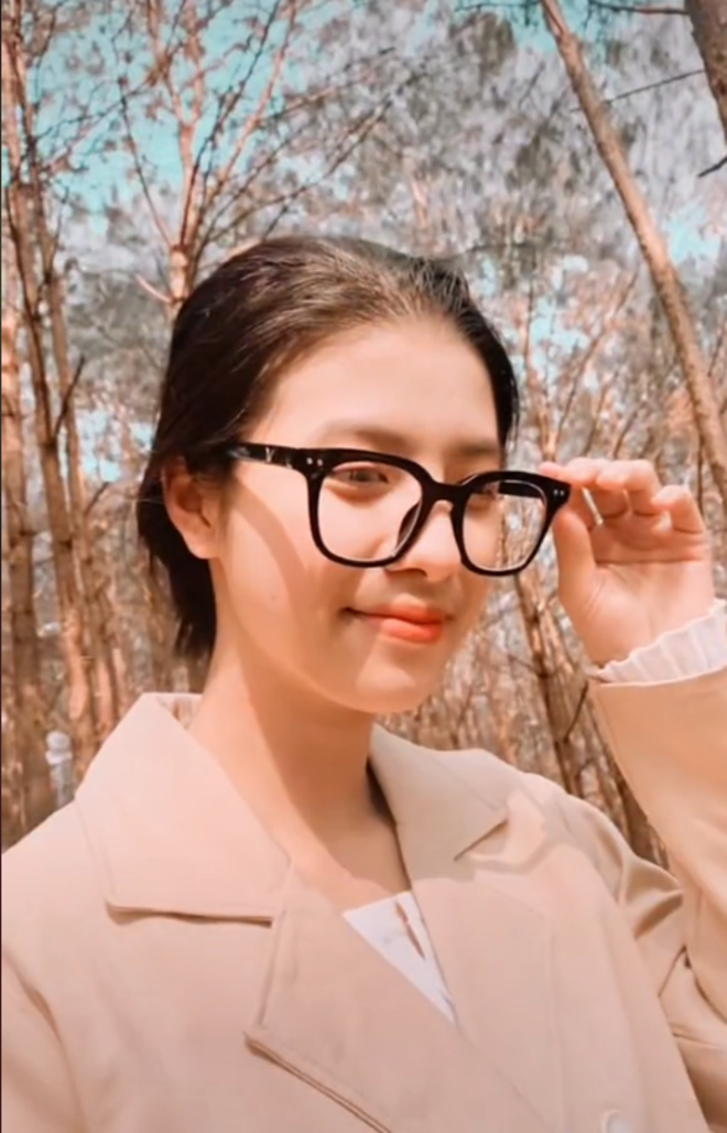 Tan chảy với nụ cười tỏa nắng của cô bạn câm điếc bẩm sinh, 7 tuổi phải xa nhà - 3