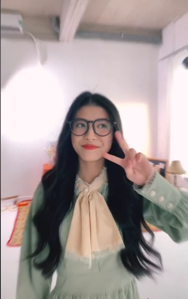 Tan chảy với nụ cười tỏa nắng của cô bạn câm điếc bẩm sinh, 7 tuổi phải xa nhà - 5