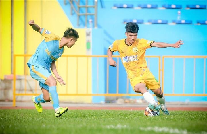 Hòa Bình FC cạnh tranh thăng hạng chuyên nghiệp - 2