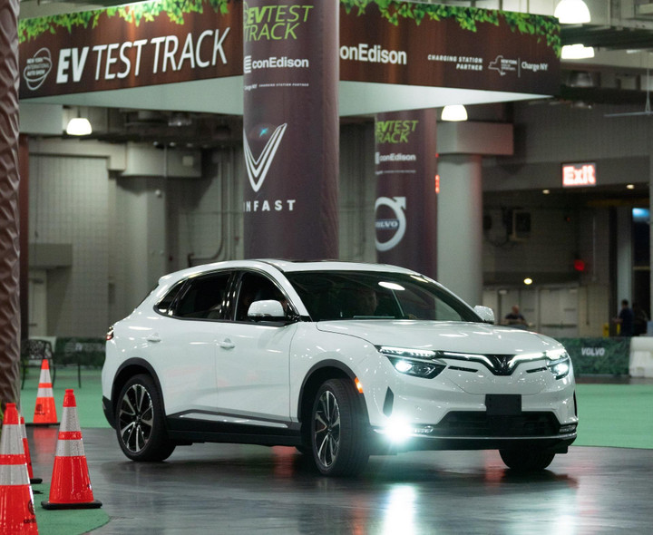 Cung cấp giải pháp sạc và tích hợp ứng dụng di động cho xe điện - 2