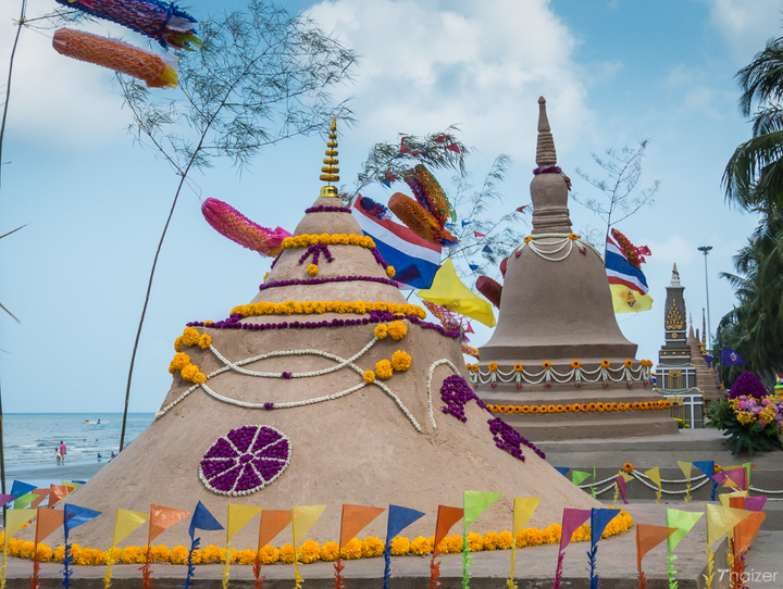 Những tòa tháp độc đáo xuất hiện trên bãi biển trong ngày hội té nước ở Thái Lan - 8