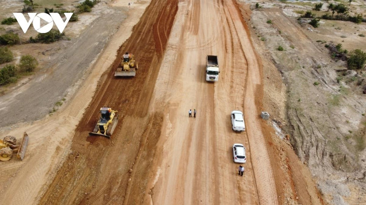 Bộ trưởng GTVT chỉ đạo xử lý những gói thầu cao tốc Bắc - Nam chậm tiến độ - 1