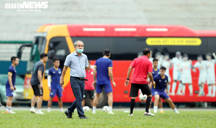 Bầu Đức động viên HAGL trước trận khai màn AFC Champions League - 1