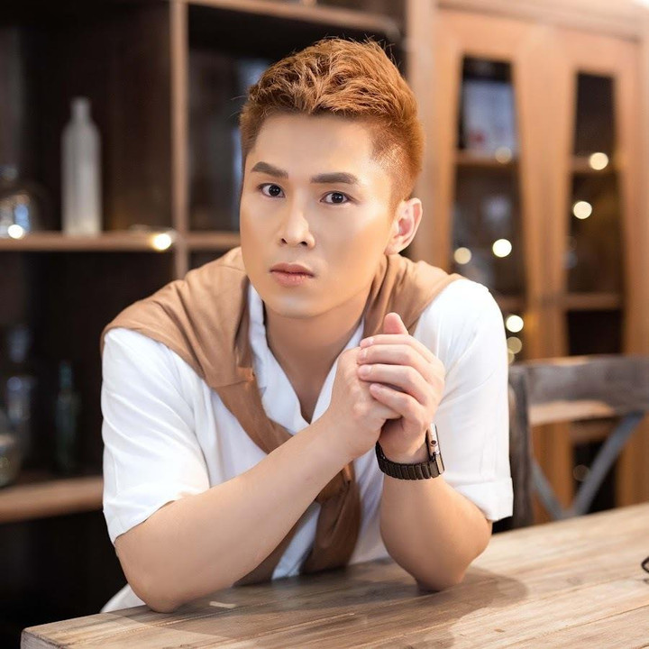 Bị ném ghế, chọi đá và những sự cố nguy hiểm sao Việt từng gặp khi đi diễn - 4