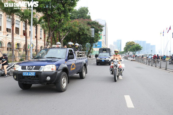 Ảnh: Công an TP.HCM ra quân đảm bảo giao thông dịp lễ 30/4-1/5 và SEA Games 31 - 10