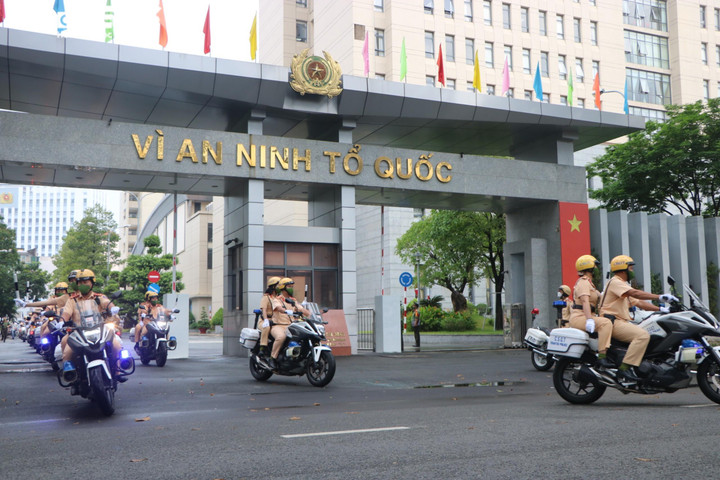 Ảnh: Công an TP.HCM ra quân đảm bảo giao thông dịp lễ 30/4-1/5 và SEA Games 31 - 5