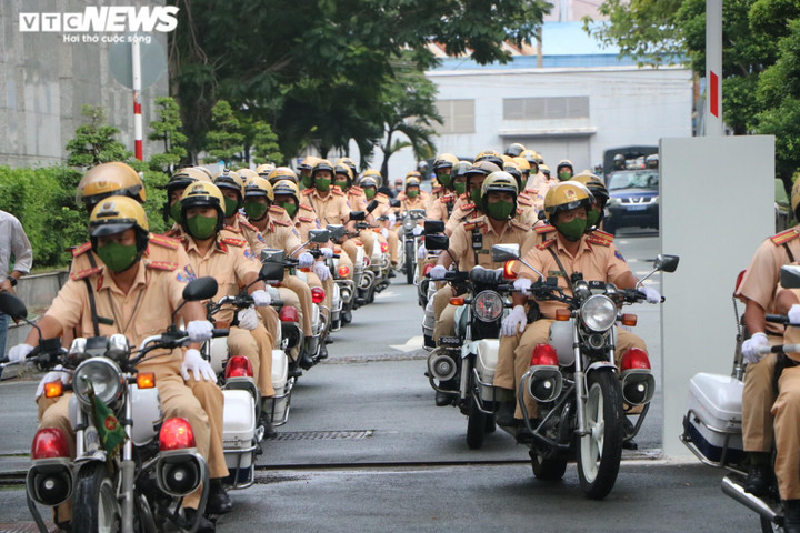Ảnh: Công an TP.HCM ra quân đảm bảo giao thông dịp lễ 30/4-1/5 và SEA Games 31 - 6