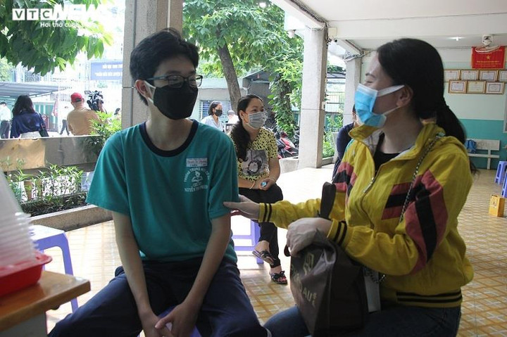 Ảnh: Ngày đầu TP.HCM tiêm vaccine phòng COVID-19 cho trẻ 5-12 tuổi - 12