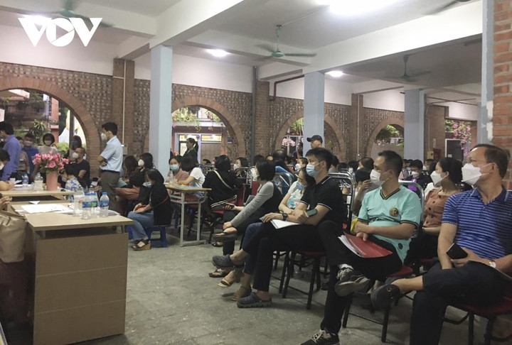 Phụ huynh bức xúc khi làm thủ tục nhập học cho con ở trường THCS Lương Thế Vinh - 4