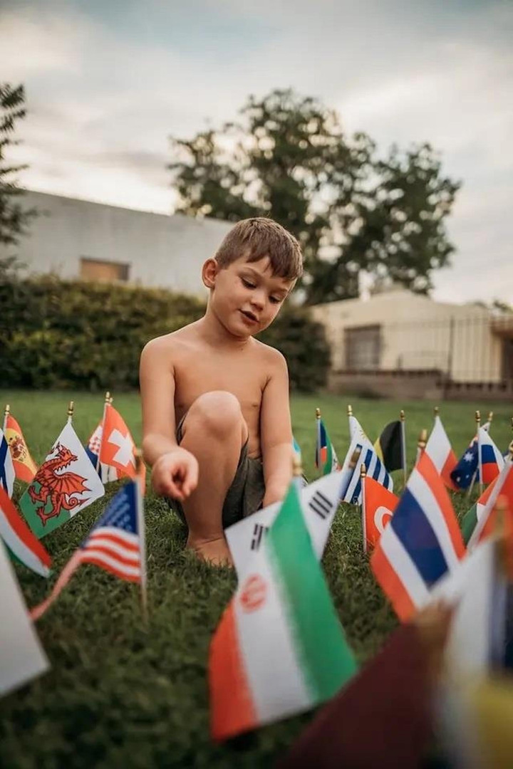 Cậu bé 5 tuổi ở Mỹ biết 10 thứ tiếng - 8