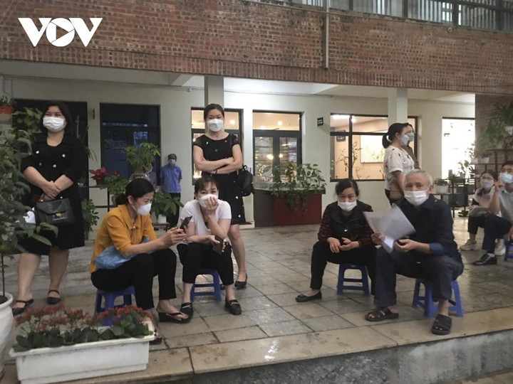 Phụ huynh bức xúc khi làm thủ tục nhập học cho con ở trường THCS Lương Thế Vinh - 3