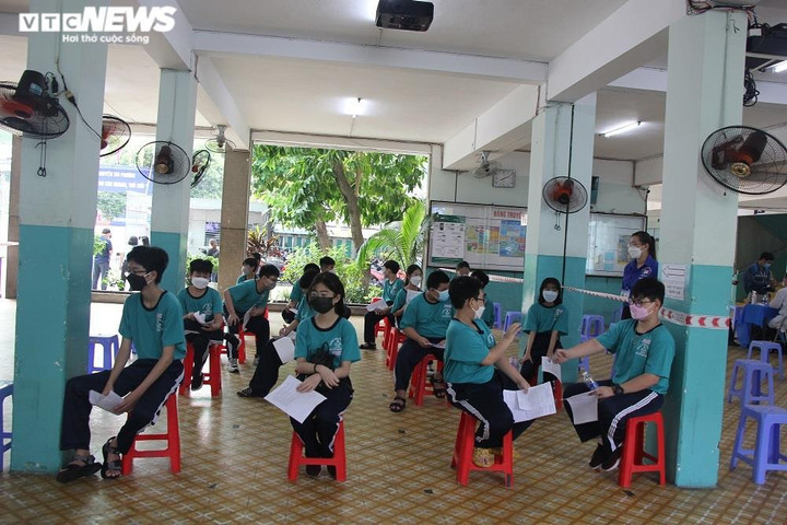 Ảnh: Ngày đầu TP.HCM tiêm vaccine phòng COVID-19 cho trẻ 5-12 tuổi - 10