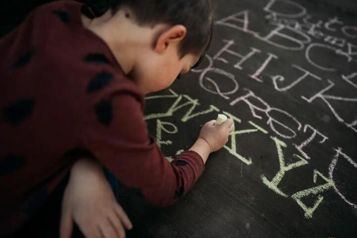 Cậu bé 5 tuổi ở Mỹ biết 10 thứ tiếng - 4