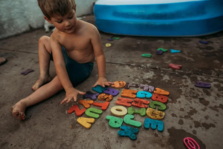 Cậu bé 5 tuổi ở Mỹ biết 10 thứ tiếng - 3