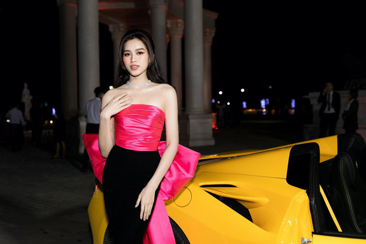 Ảnh: Dàn hoa hậu, á hậu gợi cảm trên thảm đỏ - 4
