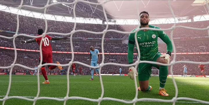 Thủ môn sai lầm ngớ ngẩn, Man City ngậm ngùi để Liverpool vào chung kết FA Cup - 2