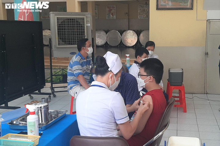 Ảnh: Ngày đầu TP.HCM tiêm vaccine phòng COVID-19 cho trẻ 5-12 tuổi - 9