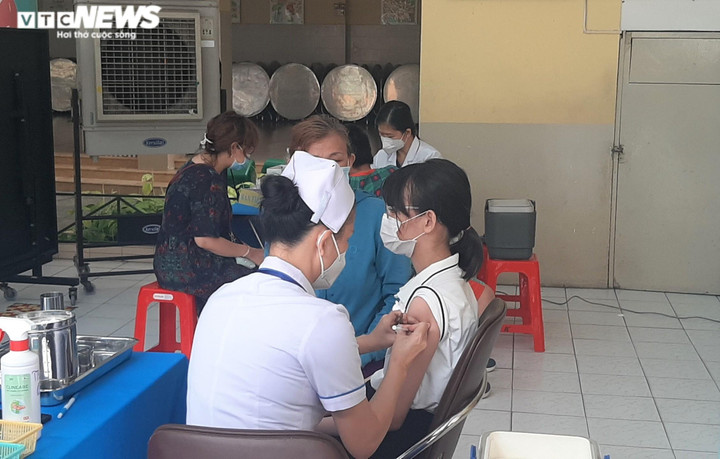Ảnh: Ngày đầu TP.HCM tiêm vaccine phòng COVID-19 cho trẻ 5-12 tuổi - 8