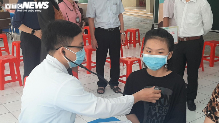 Ảnh: Ngày đầu TP.HCM tiêm vaccine phòng COVID-19 cho trẻ 5-12 tuổi - 7