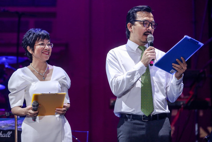 Khán giả 'cháy' cùng Bức Tường, Hoa Sữa tại 'Dạ hội cựu sinh viên Thủ đô' - 4