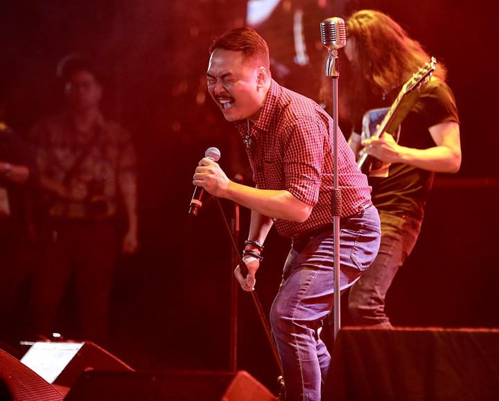 Khán giả 'cháy' cùng Bức Tường, Hoa Sữa tại 'Dạ hội cựu sinh viên Thủ đô' - 11