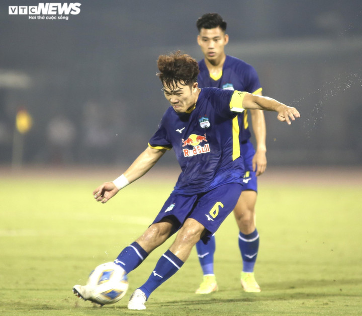 Văn Toàn nỗ lực bất thành trước hàng thủ Yokohama F. Marinos - 9