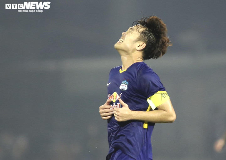 Văn Toàn nỗ lực bất thành trước hàng thủ Yokohama F. Marinos - 10