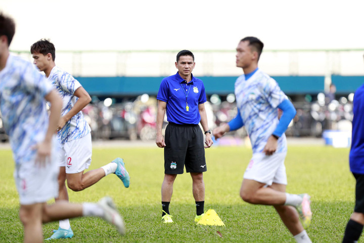 HLV Kiatisak dặn riêng Công Phượng, HAGL thoải mái trước trận gặp Sydney FC - 1