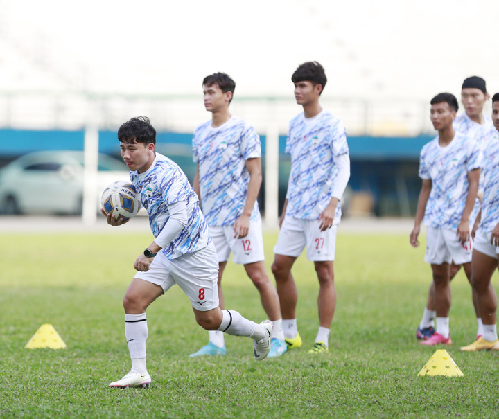 HLV Kiatisak dặn riêng Công Phượng, HAGL thoải mái trước trận gặp Sydney FC - 5