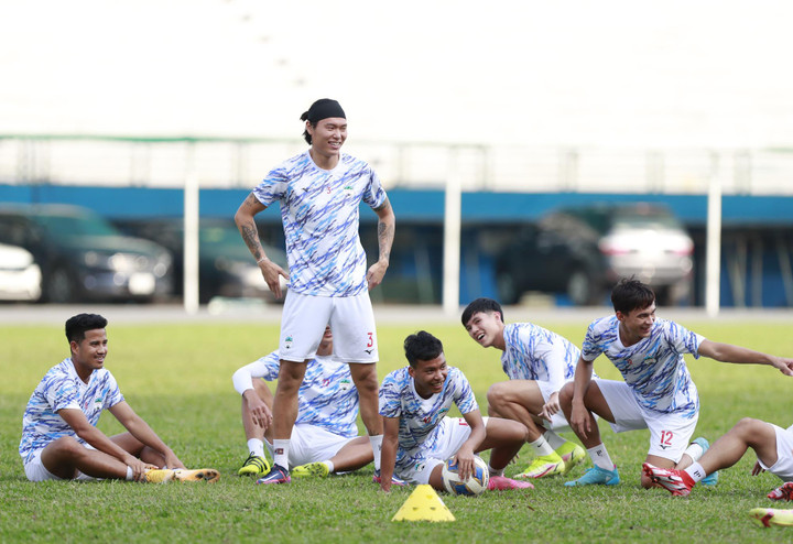 HLV Kiatisak dặn riêng Công Phượng, HAGL thoải mái trước trận gặp Sydney FC - 8