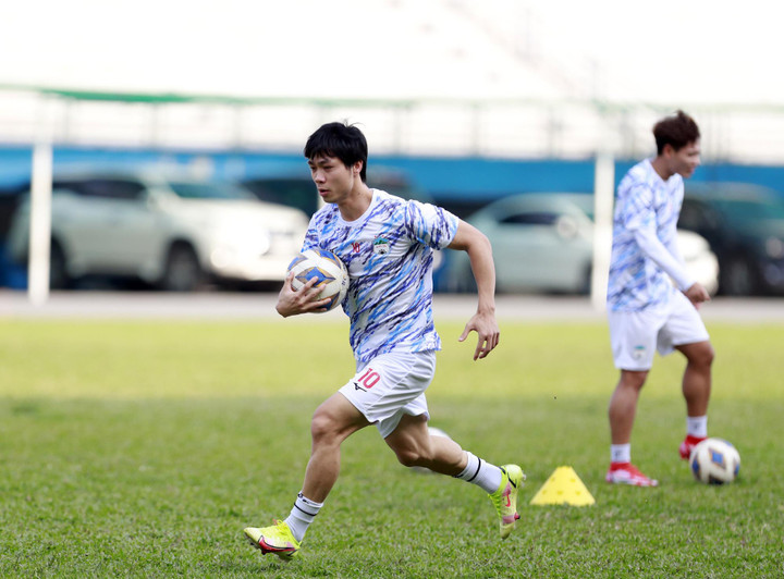 HLV Kiatisak dặn riêng Công Phượng, HAGL thoải mái trước trận gặp Sydney FC - 6