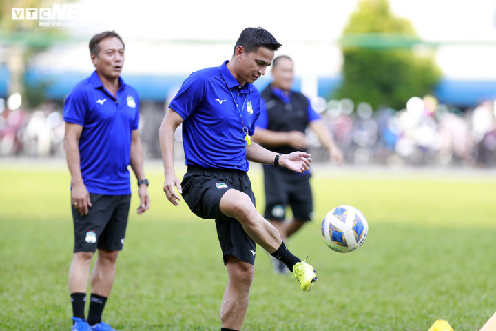 HLV Kiatisak dặn riêng Công Phượng, HAGL thoải mái trước trận gặp Sydney FC - 7