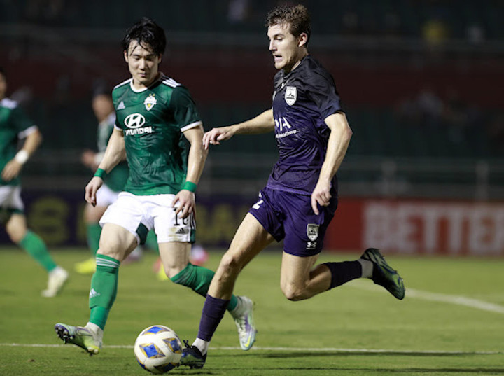 HLV Sydney FC cẩn trọng trước sức tấn công của HAGL - 2