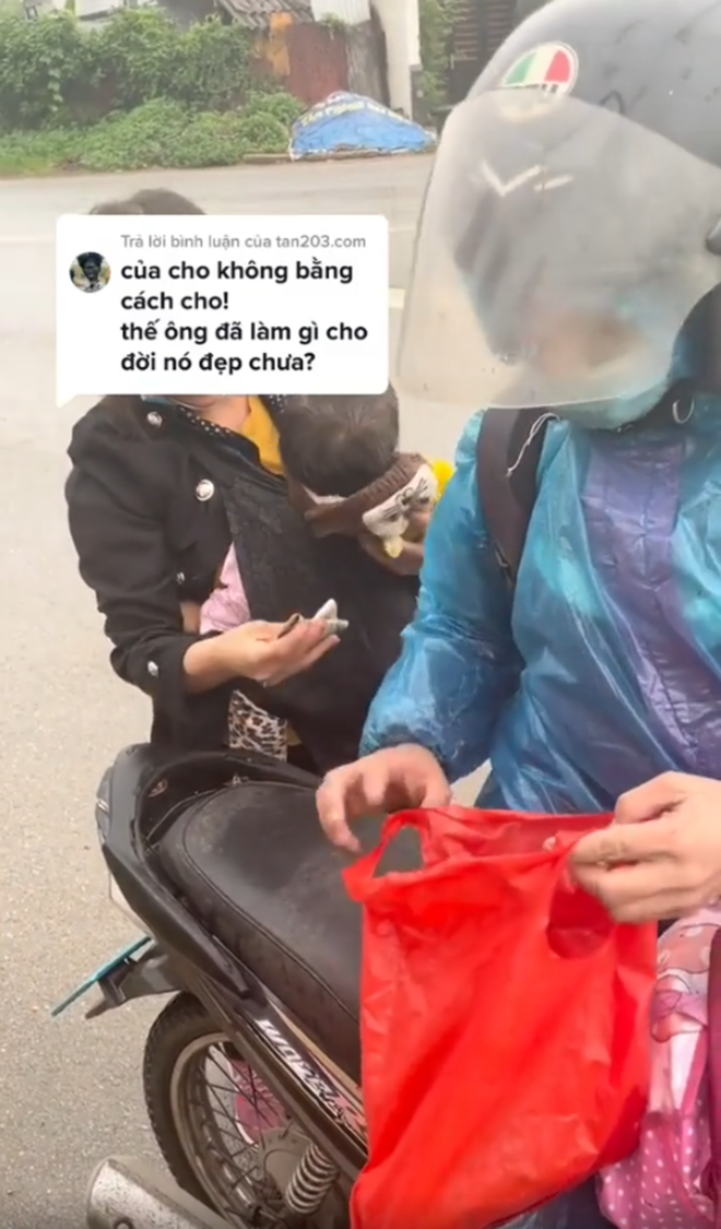 Xúc động cảnh tài xế cho 2 mẹ con đi nhờ đoạn đèo lạnh, đến cuối vẫn tiếc 1 điều - 4