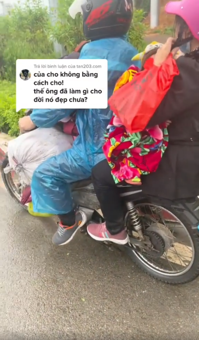 Xúc động cảnh tài xế cho 2 mẹ con đi nhờ đoạn đèo lạnh, đến cuối vẫn tiếc 1 điều - 5