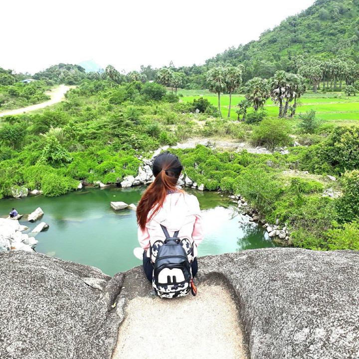 Đi núi Cấm nhưng mấy ai để ý điểm check-in cực chill với vách đá độc đáo này? - 8