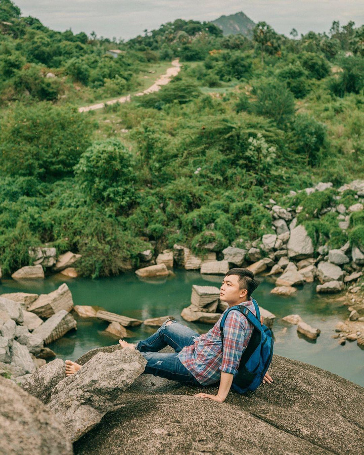 Đi núi Cấm nhưng mấy ai để ý điểm check-in cực chill với vách đá độc đáo này? - 9