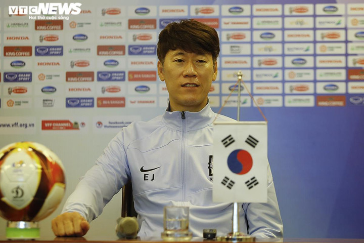 HLV U20 Hàn Quốc: 'Vinh dự khi được thi đấu với đội bóng của HLV Park Hang Seo' - 1