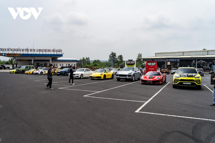 Dàn siêu xe tham dự hành trình VietRally lần 2 - 1