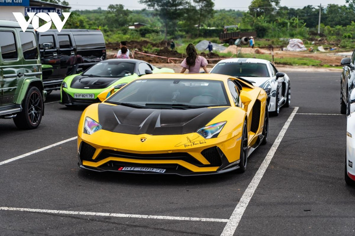 Dàn siêu xe tham dự hành trình VietRally lần 2 - 3