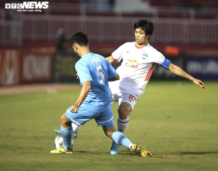 HLV Sydney FC: 'Đáng ra chúng tôi phải thắng HAGL' - 1