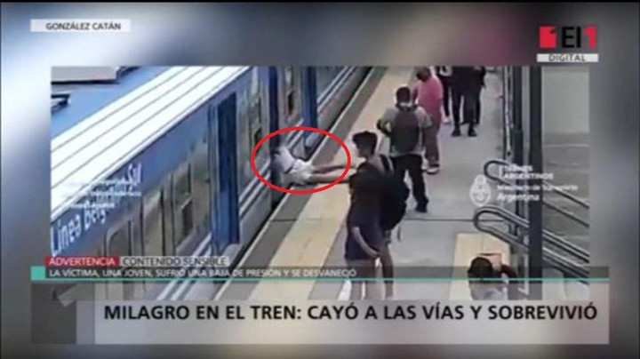 Cô gái sống sót thần kỳ sau khi ngã nhào vào đoàn tàu đang chạy - 1