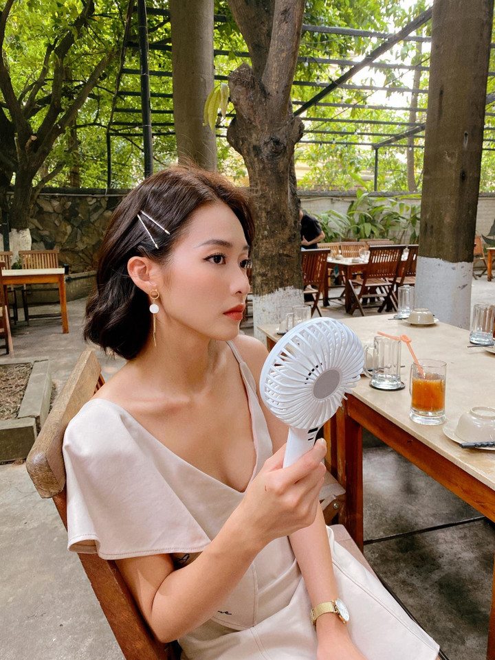 Khả Ngân khoe ảnh bikini nóng bỏng sau tin đồn nâng ngực - 10