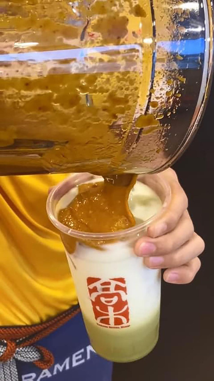 Những sáng tạo vô hạn của người đầu bếp: Từ matcha cua sốt ớt đến trà sữa vị lẩu - 3