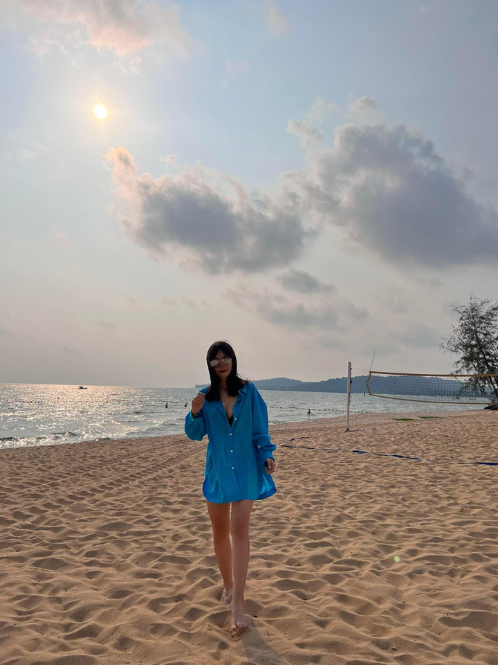 Khả Ngân khoe ảnh bikini nóng bỏng sau tin đồn nâng ngực - 5